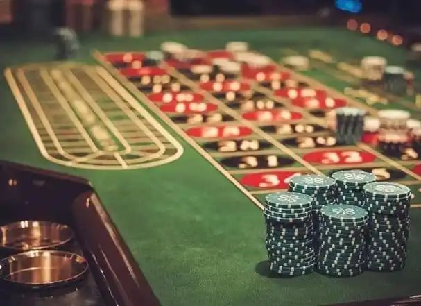 Antarmuka Mega Moolah di simplebet8 menampilkan gulungan, jackpot progresif, dan panel kontrol taruhan