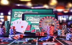 Layar putaran bonus Mega Moolah dengan roda jackpot